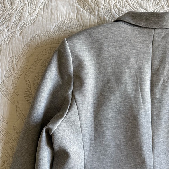 NWT - Ann Taylor - The Petite Hutton Blazer in Double Knit - Light Gray - Picture 12 of 13